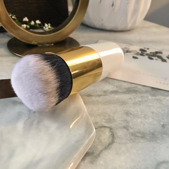 Chubby Flat Foundation Makeup Brush - Picture 2 of 7